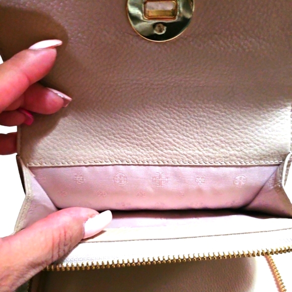 Tory Burch Taupe Leather Smartphone  Zip Around Wallet With 6 Card Slots, Pebble - Picture 2 of 5